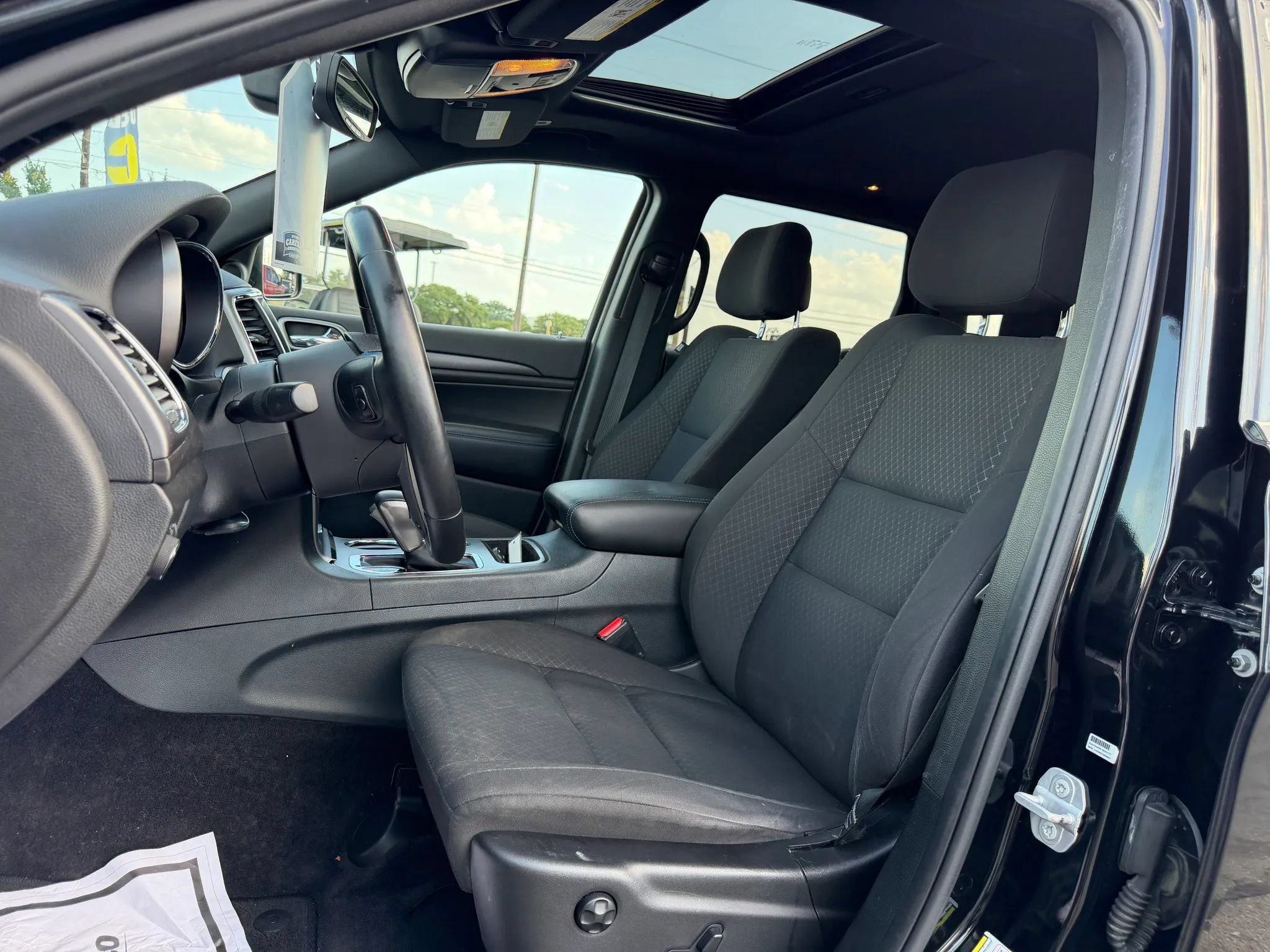 Used 2018 Jeep Grand Cherokee Laredo AWD/4WD image 11