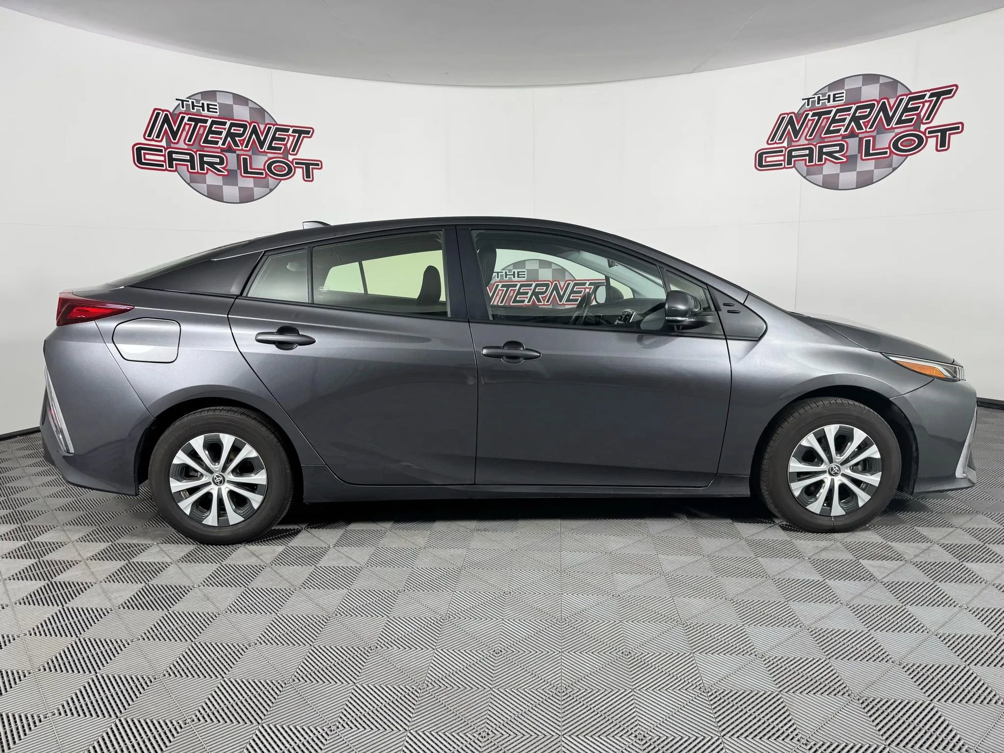 Used 2022 Toyota Prius Prime LE FWD image 8