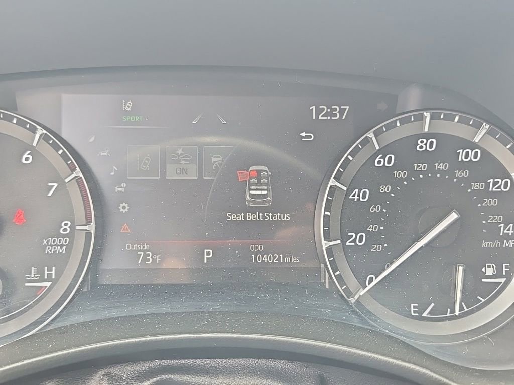 Used 2021 Toyota Highlander XLE AWD/4WD image 14