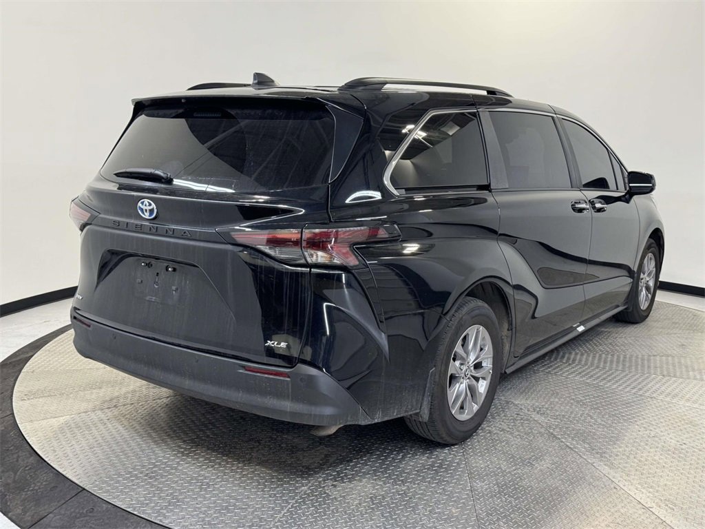 Used 2025 Toyota Sienna XLE w/ XLE Plus Package image 7