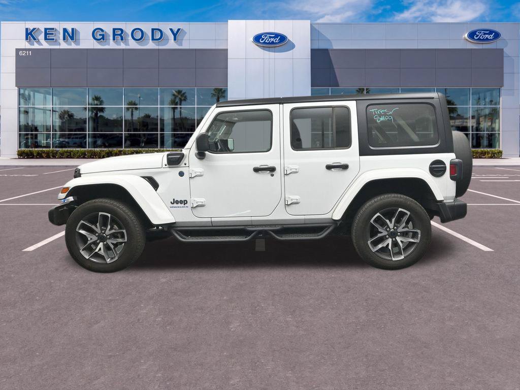Used 2024 Jeep Wrangler Unlimited AWD/4WD image 3
