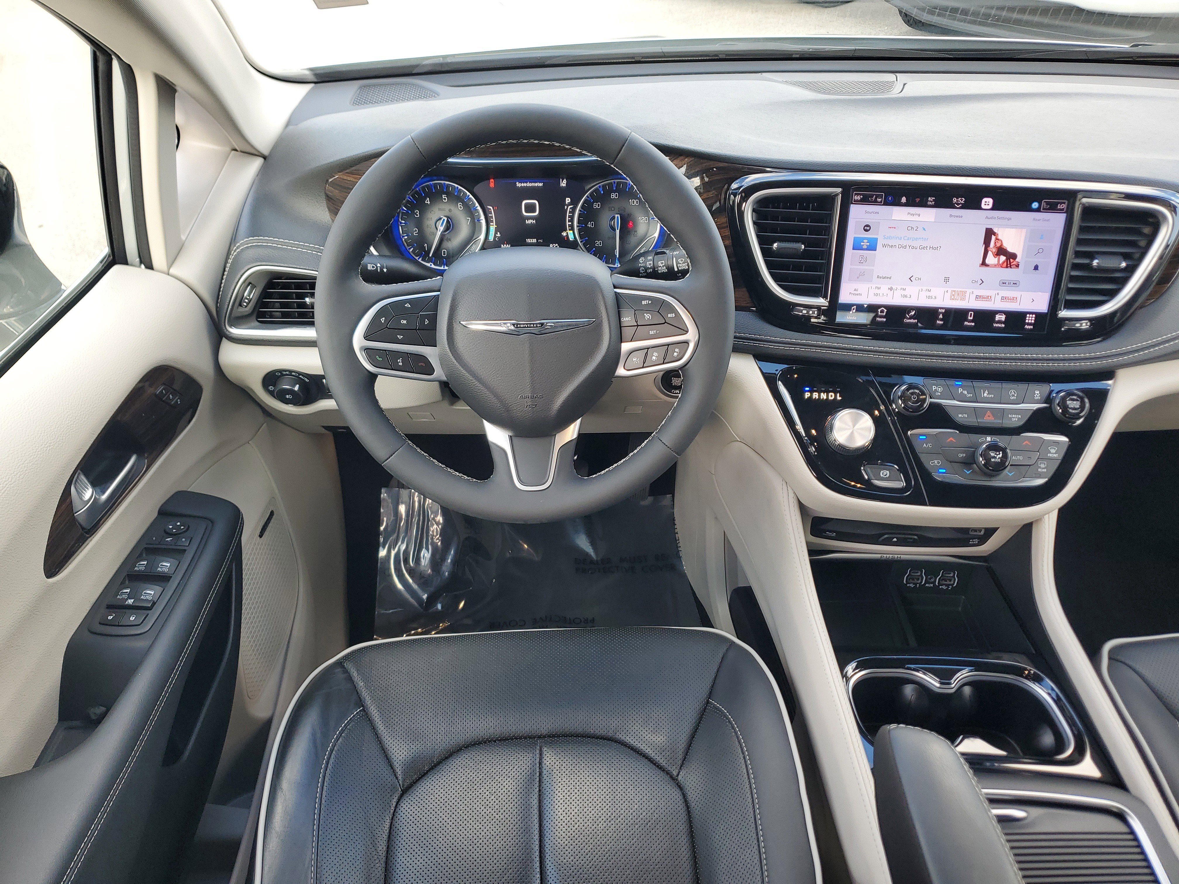 Used 2023 Chrysler Pacifica Limited w/ Uconnect Theater Family Group image 23