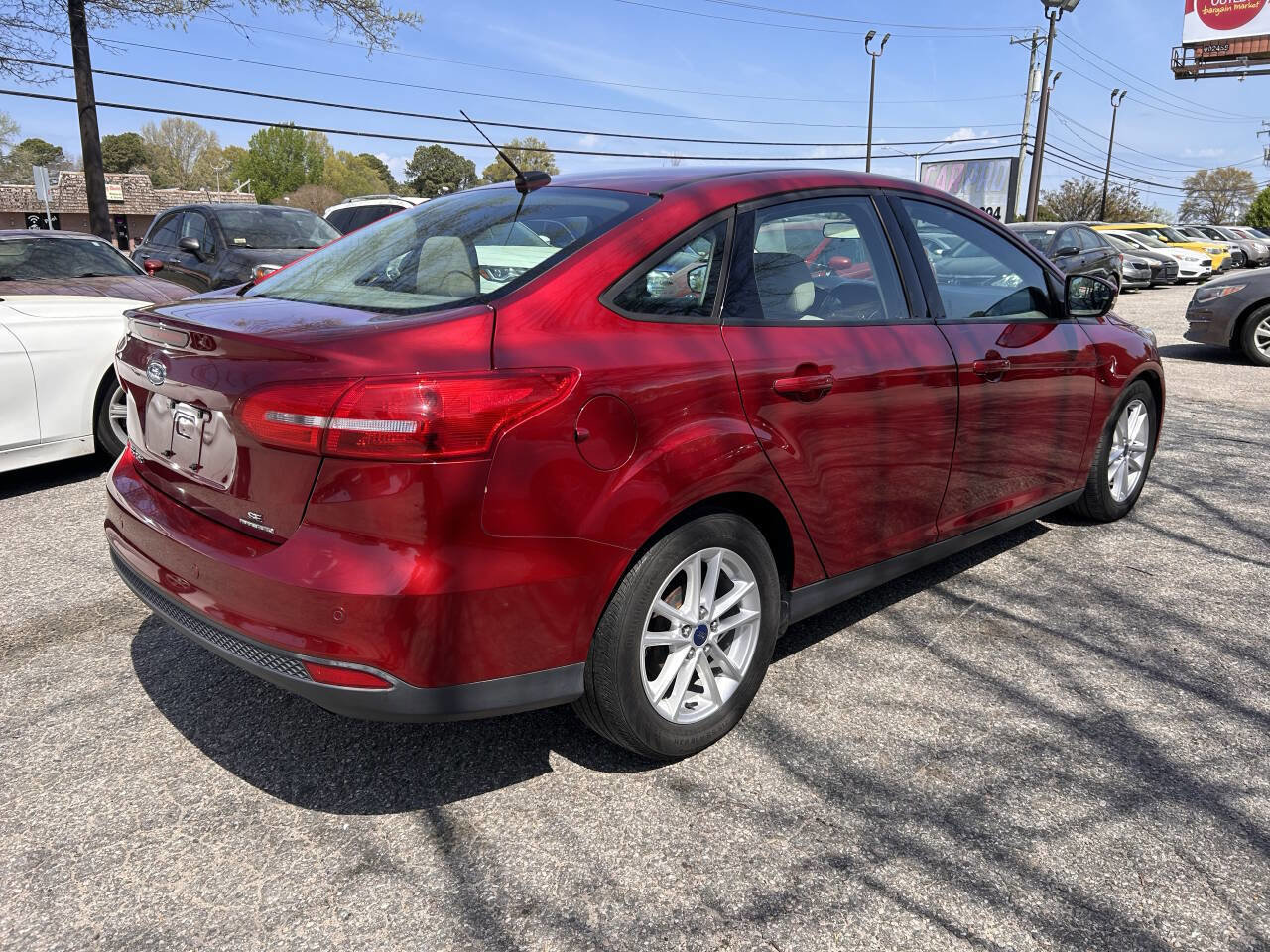 Used 2016 Ford Focus SE w/ SE Power Seat Package image 8