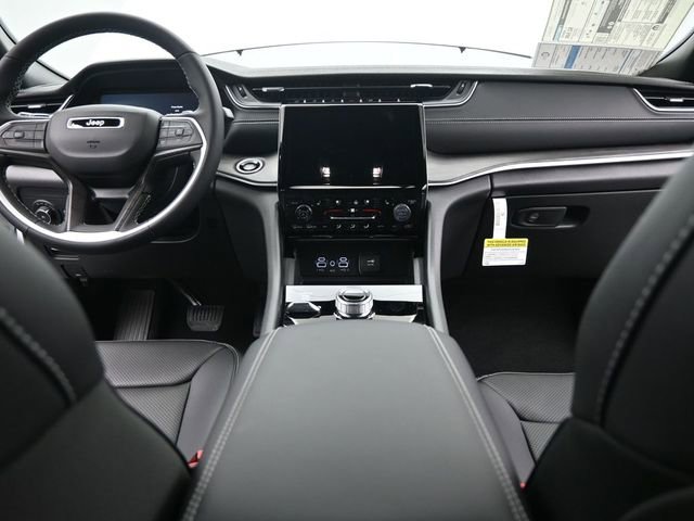 New 2025 Jeep Grand Cherokee Limited w/ Luxury Tech Group II image 24