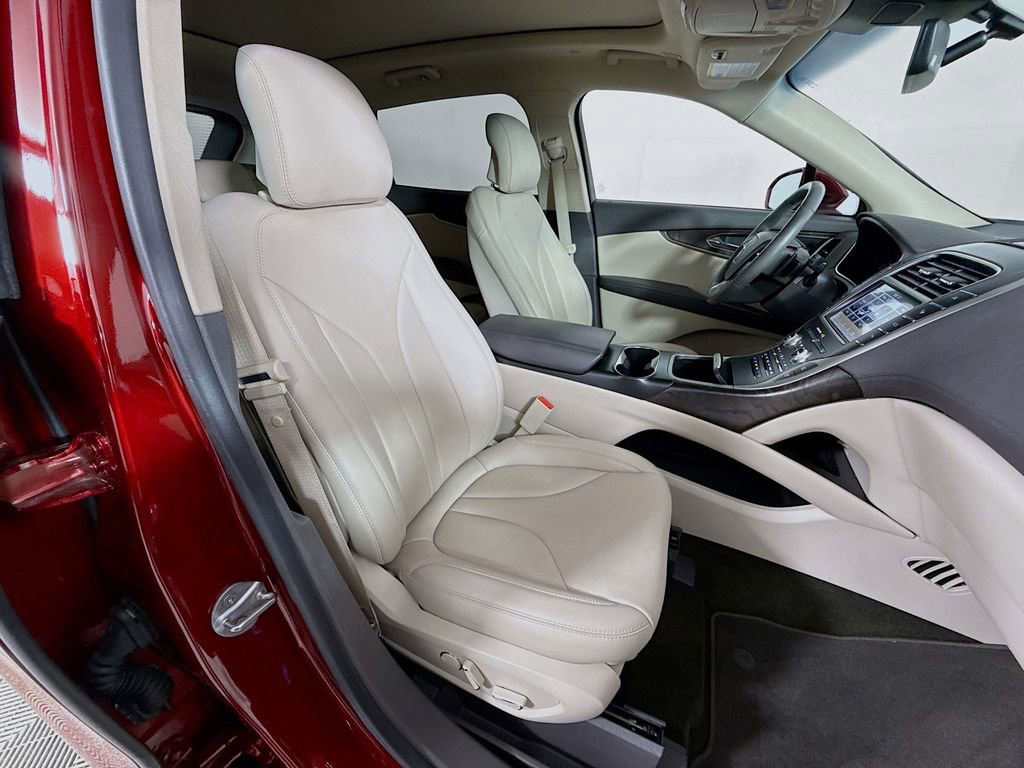 Used 2019 Lincoln Nautilus Reserve image 30