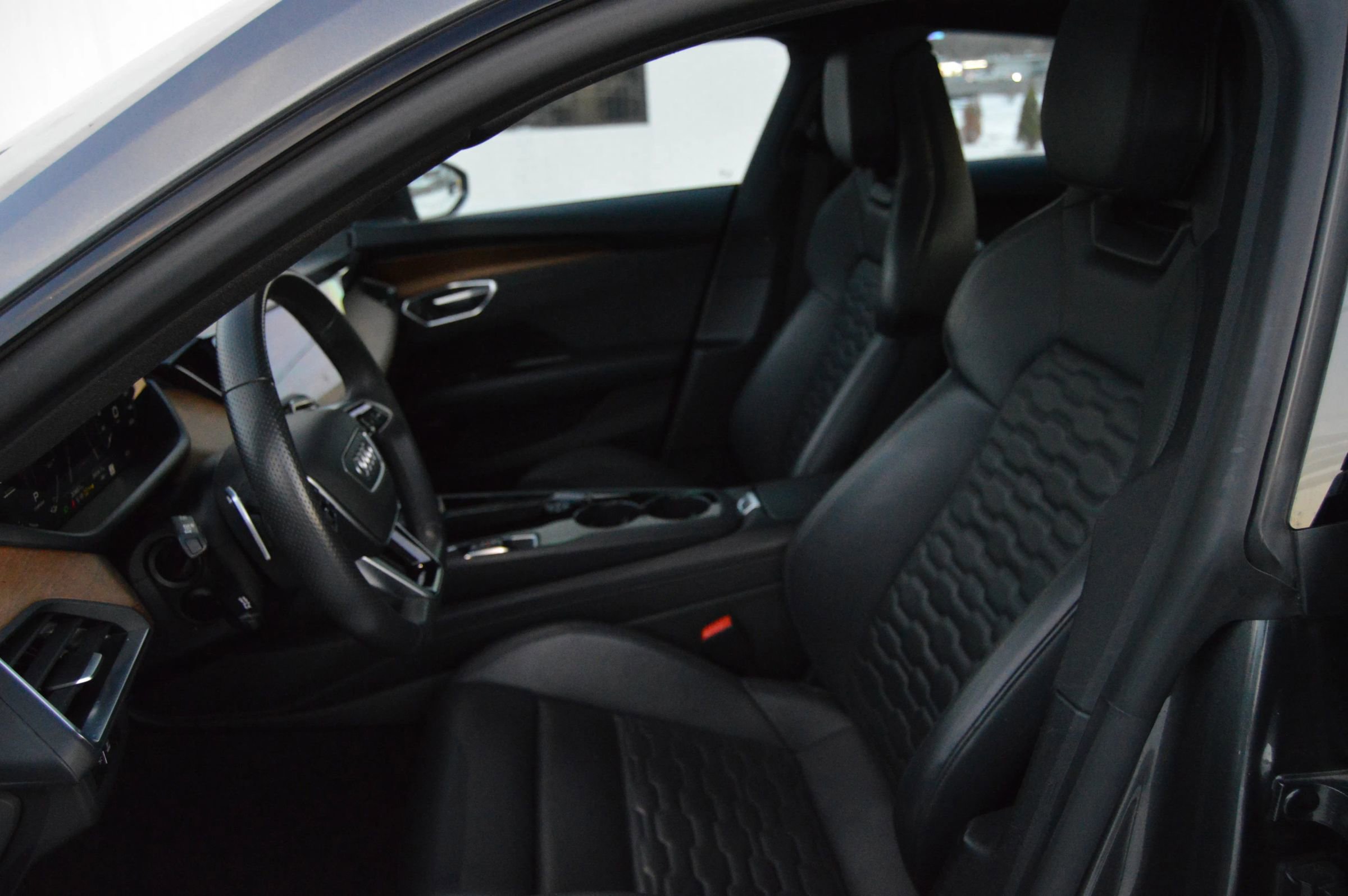 Used 2023 Audi e-tron GT Premium Plus image 13