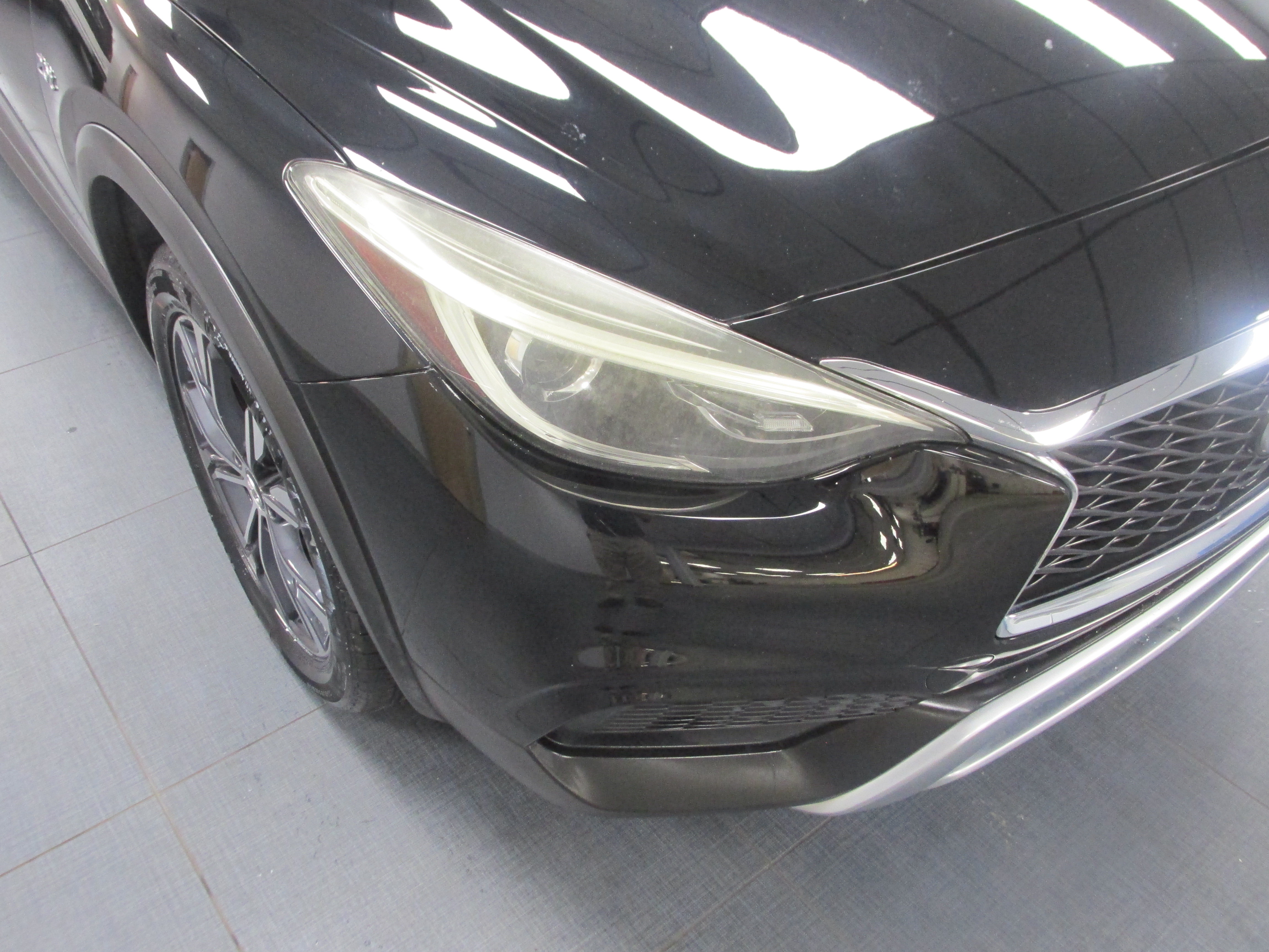 Used 2017 INFINITI QX30 AWD image 10
