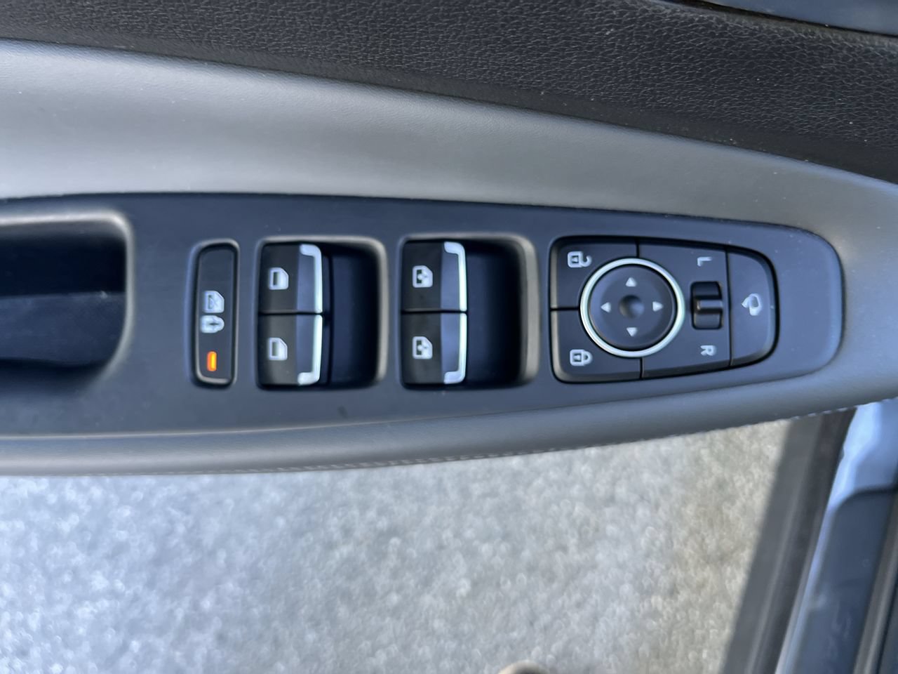 Used 2023 Hyundai Santa Fe Limited AWD/4WD image 4