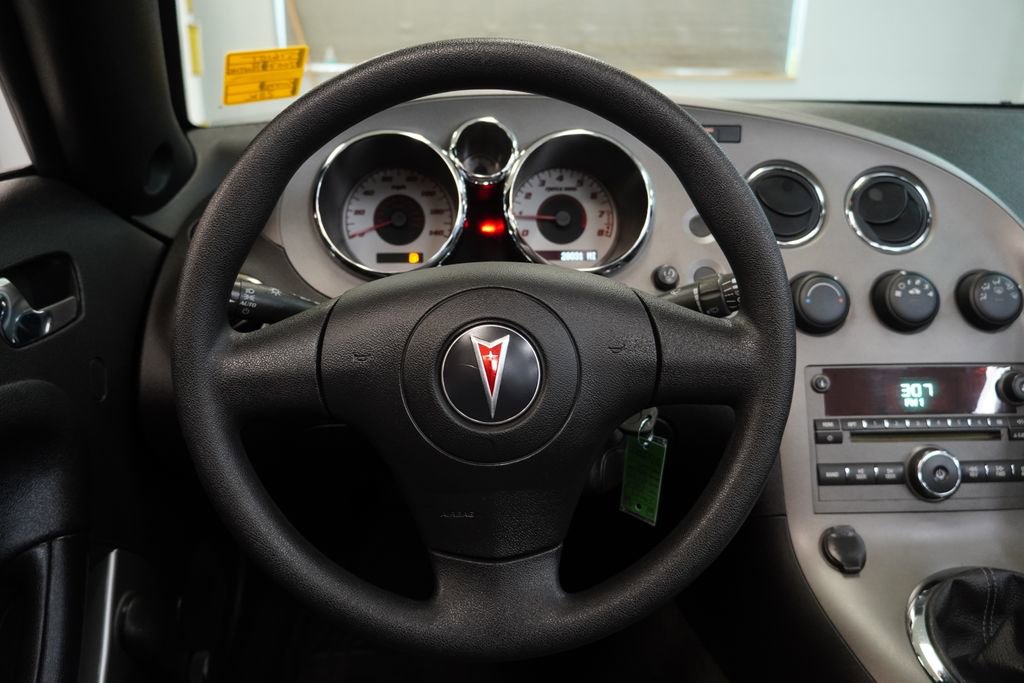 Used 2007 Pontiac Solstice Convertible RWD image 15