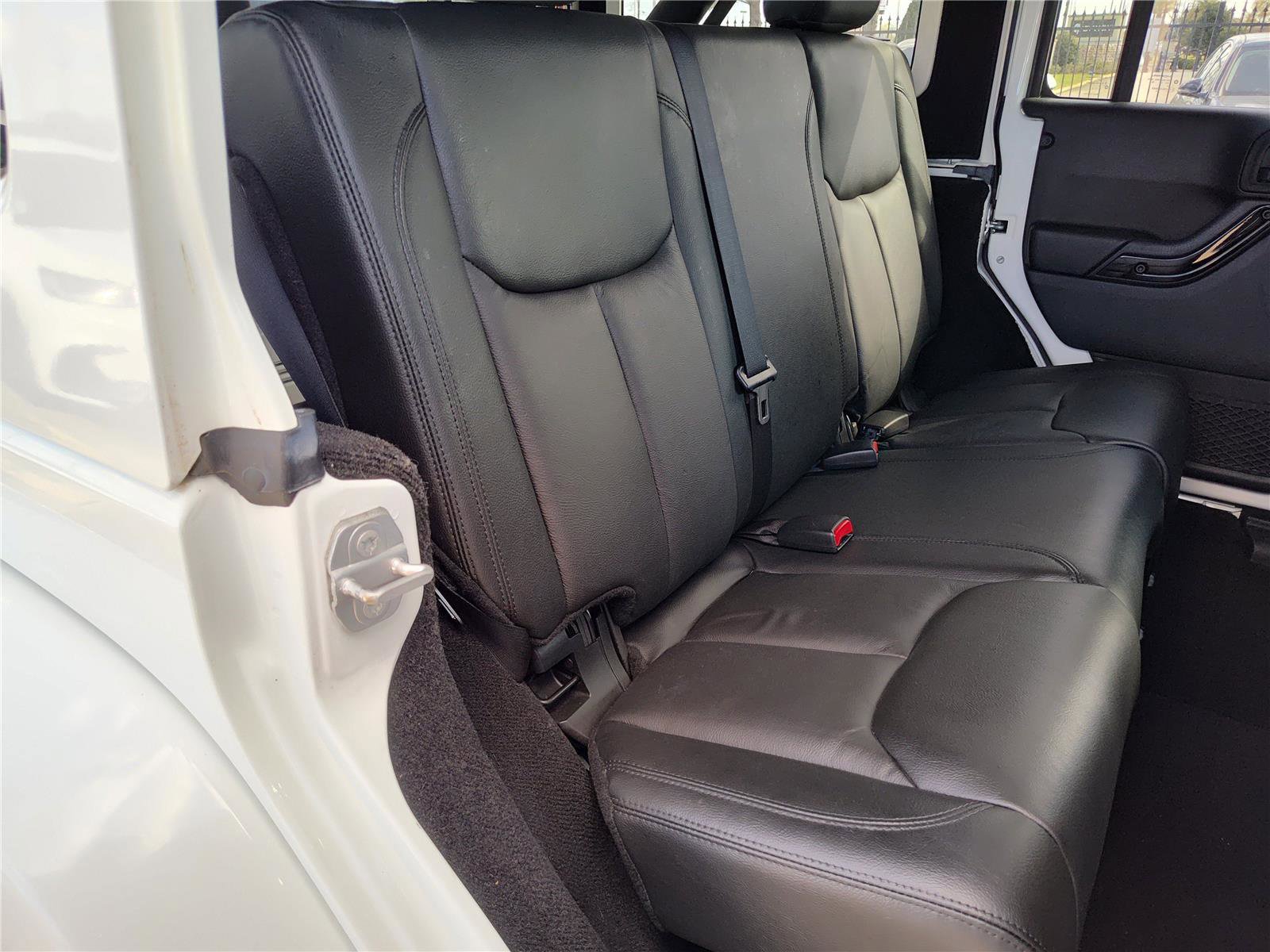 Used 2015 Jeep Wrangler Altitude image 22