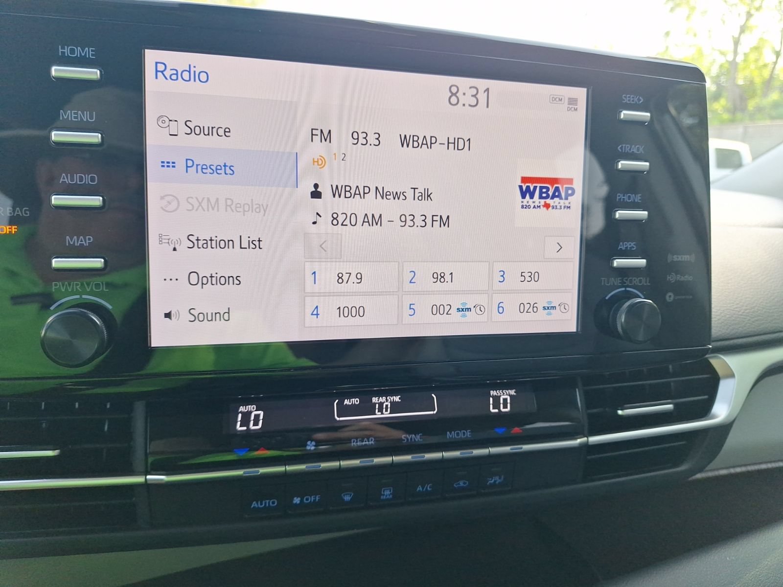 Used 2024 Toyota Sienna LE FWD image 26
