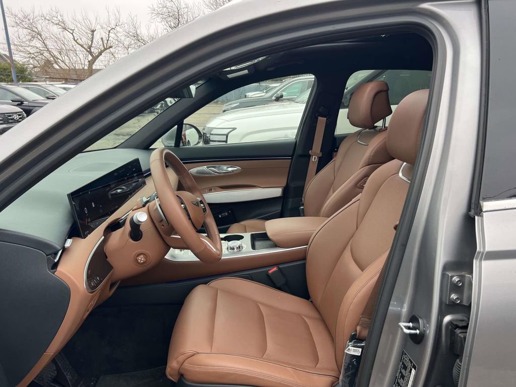 Used 2026 Genesis GV70 2.5T Advanced image 11