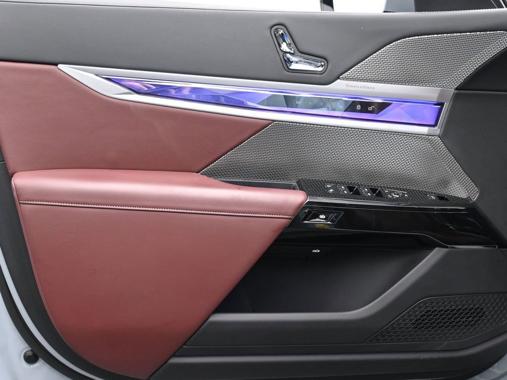 Used 2023 BMW 760i xDrive image 9