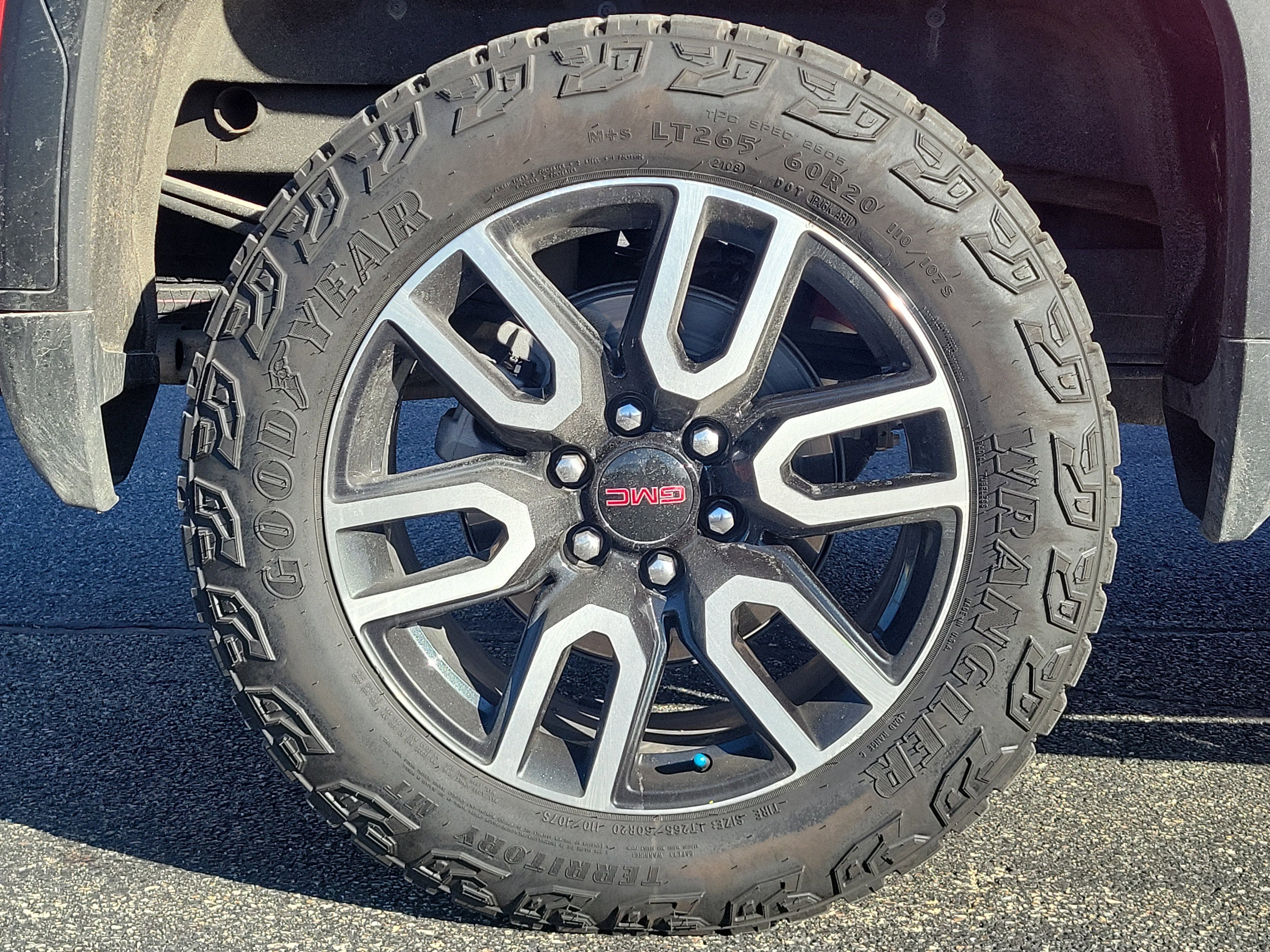 Used 2024 GMC Sierra 1500 AT4 w/ Technology Package image 5