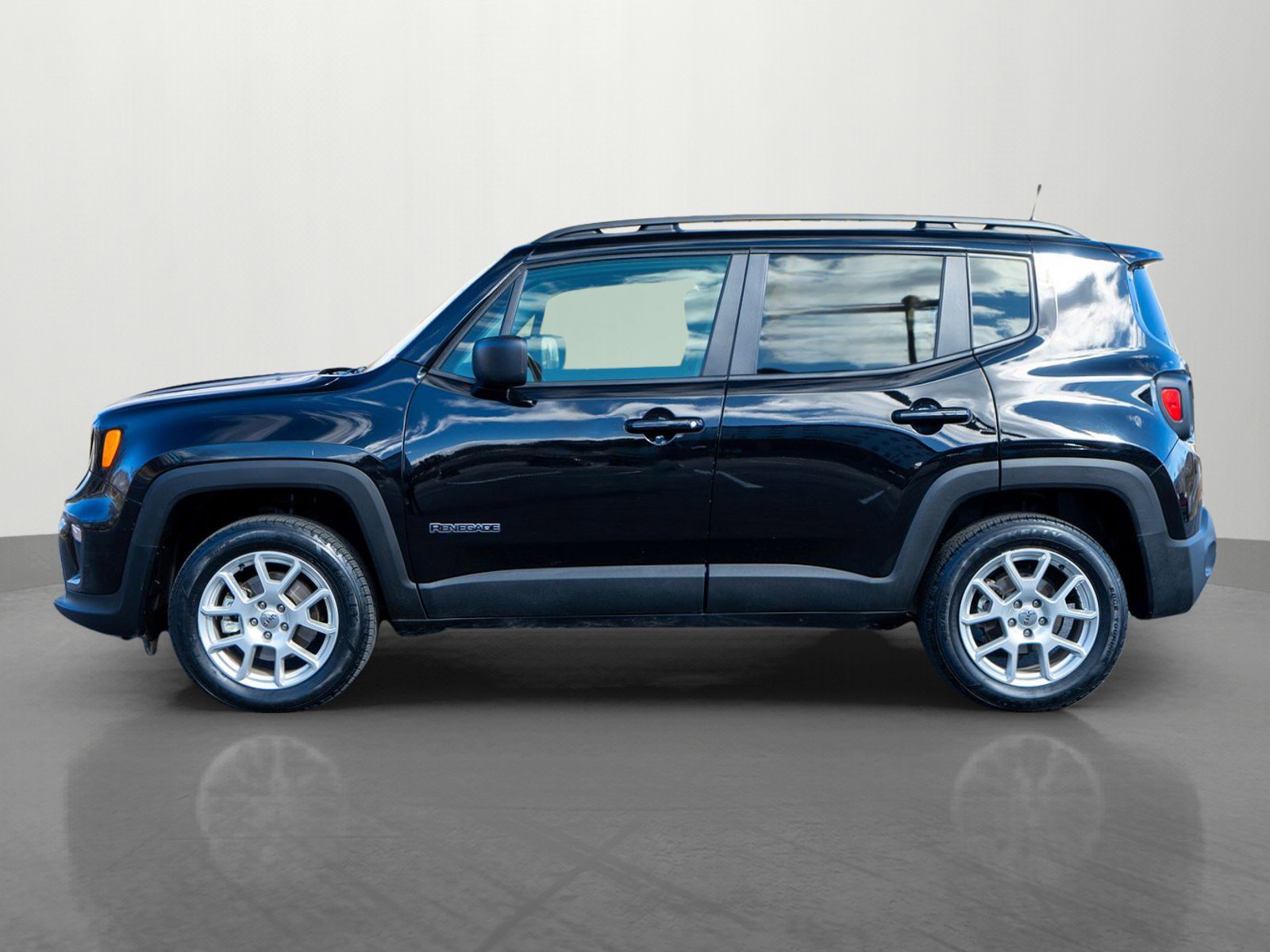 Used 2022 Jeep Renegade Latitude w/ Convenience Group image 4