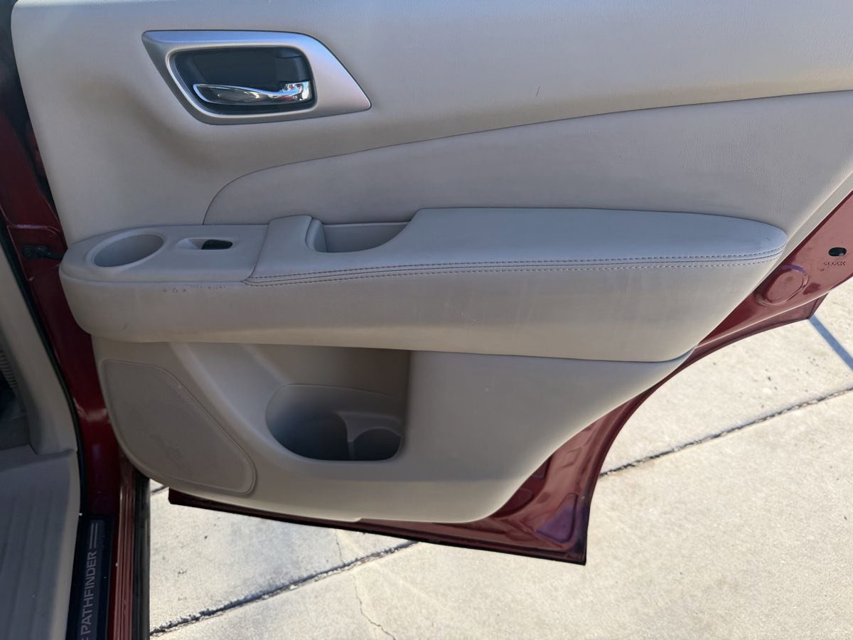 Used 2014 Nissan Pathfinder SL w/ SL Premium Package image 26