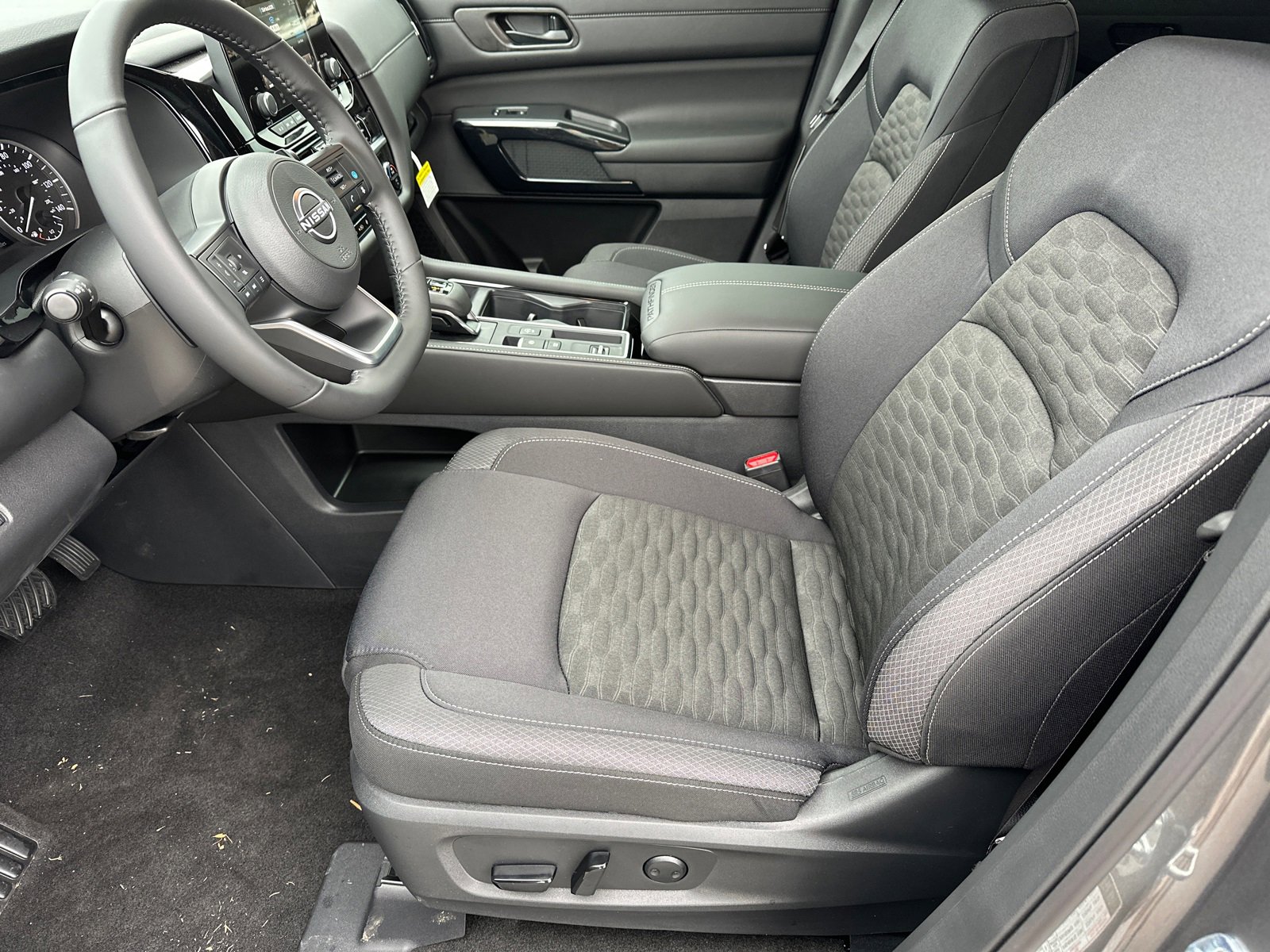 New 2025 Nissan Pathfinder SV w/ SV Premium Package image 9