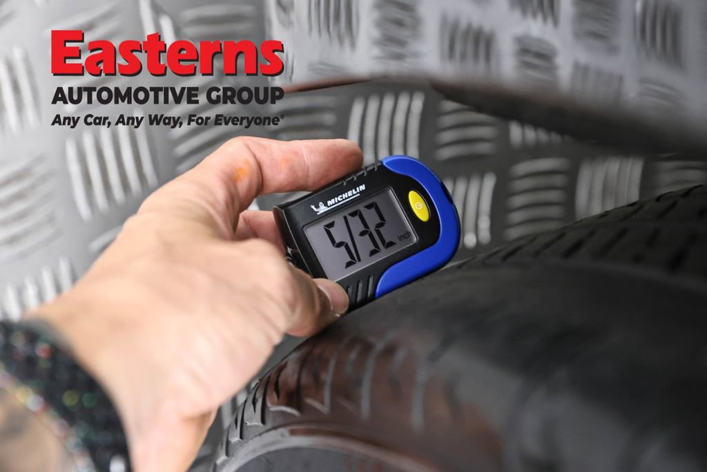 Used 2017 Chrysler Pacifica LX w/ Tire & Wheel Group FWD image 28
