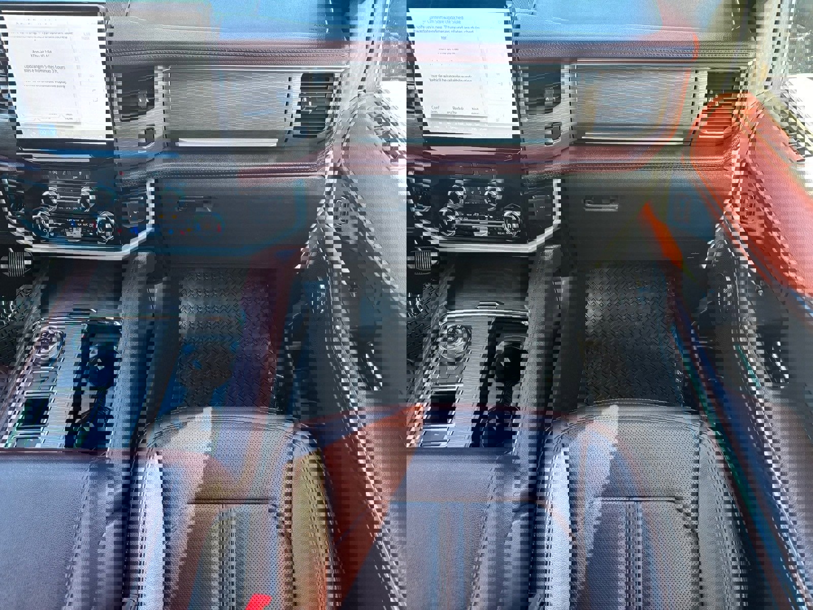 Used 2024 Ford Expedition Limited image 16