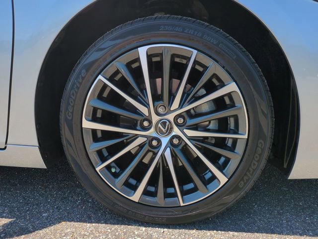 Used 2023 Lexus ES 350 w/ Premium Package FWD image 11