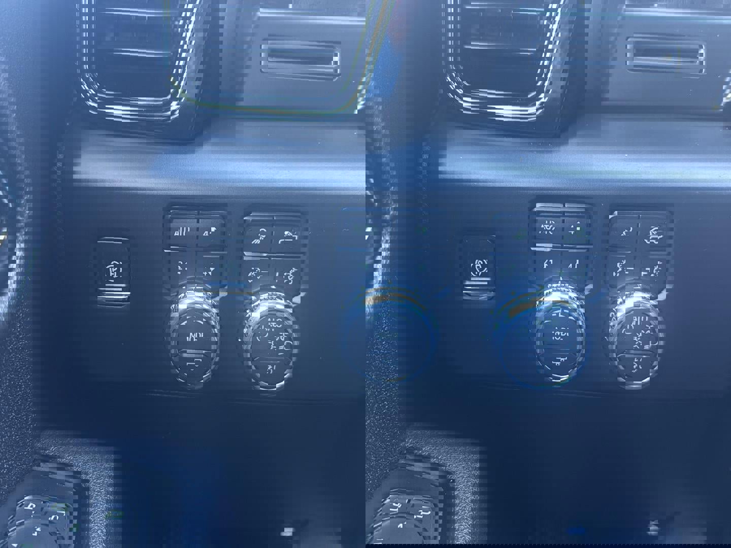 Used 2025 GMC Sierra 2500 AT4 image 23