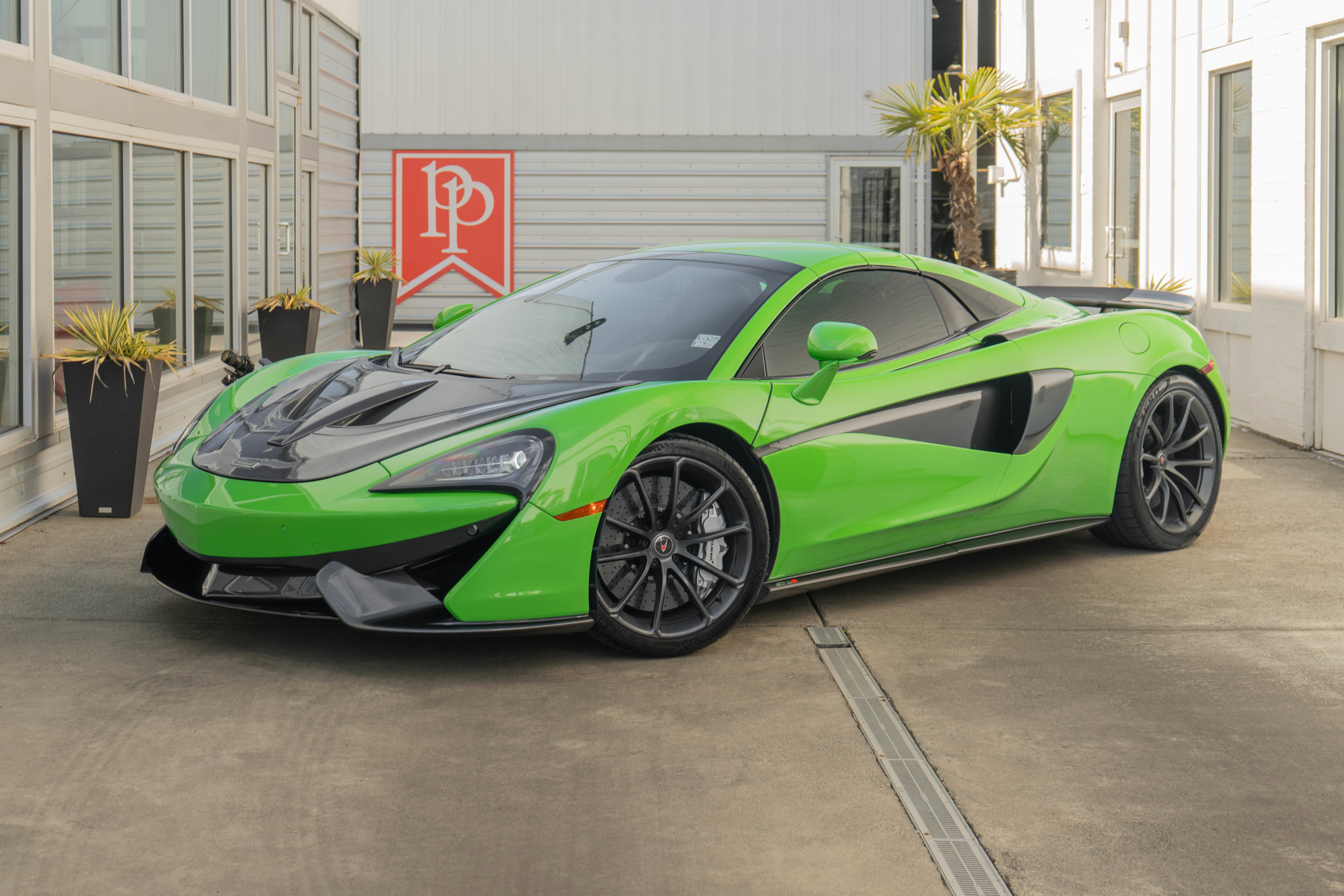 Used 2018 McLaren 570S Spider RWD image 9