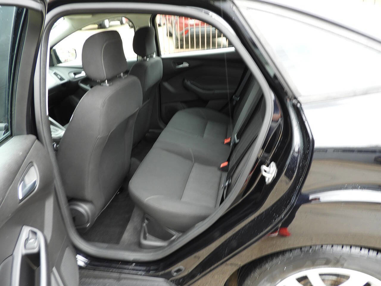 Used 2018 Ford Focus SE image 20