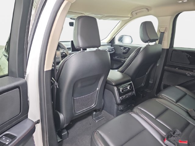 Certified 2023 Lincoln Aviator AWD image 10