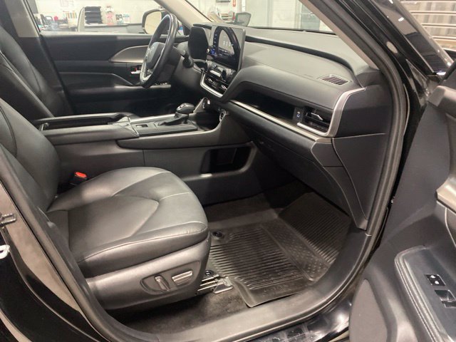 Used 2024 Toyota Grand Highlander AWD image 16
