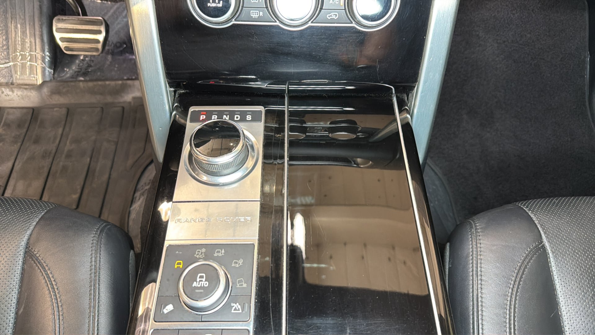Used 2017 Land Rover Range Rover Supercharged AWD/4WD image 23