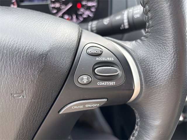 Used 2020 Nissan Pathfinder SV image 10