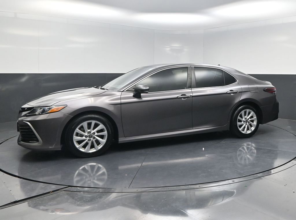 Used 2023 Toyota Camry LE image 3