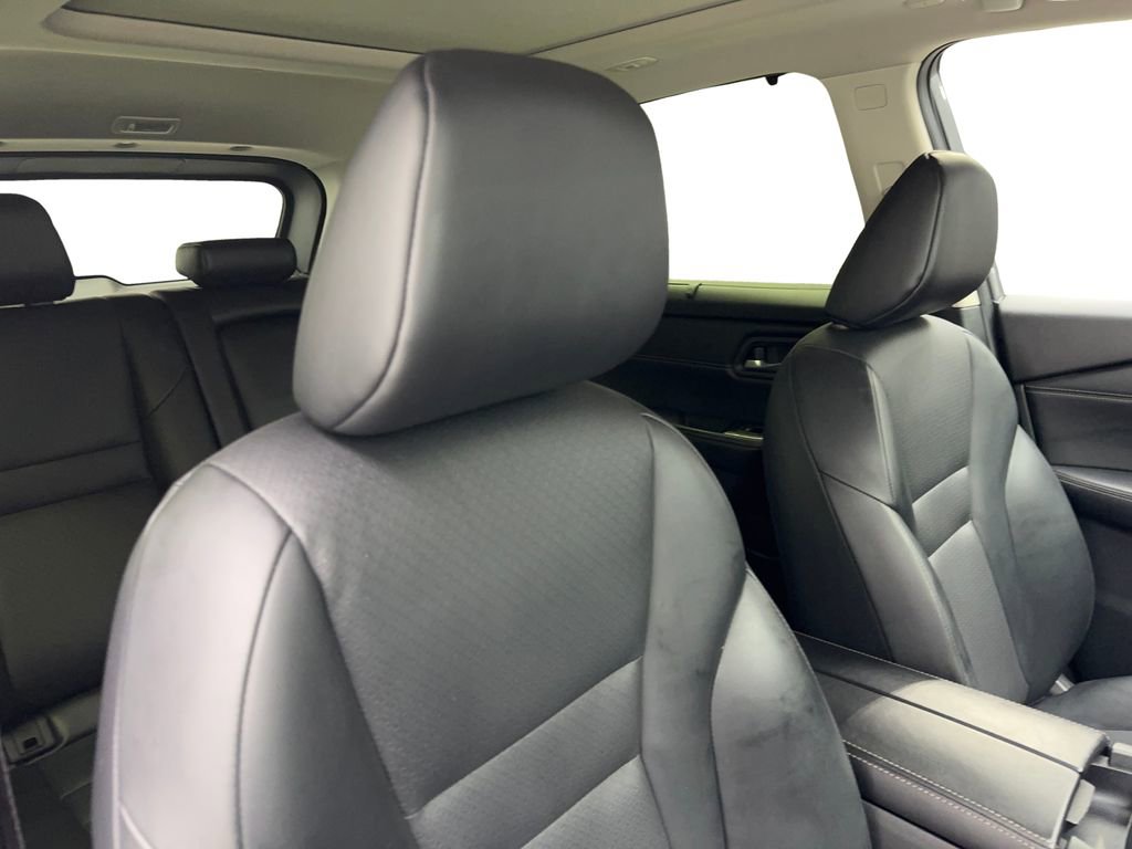 Used 2024 Nissan Rogue SV w/ SV Premium Package image 45