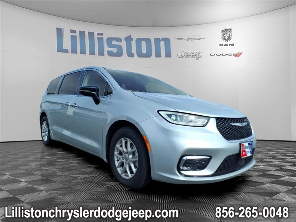 Used 2024 Chrysler Pacifica Touring-L