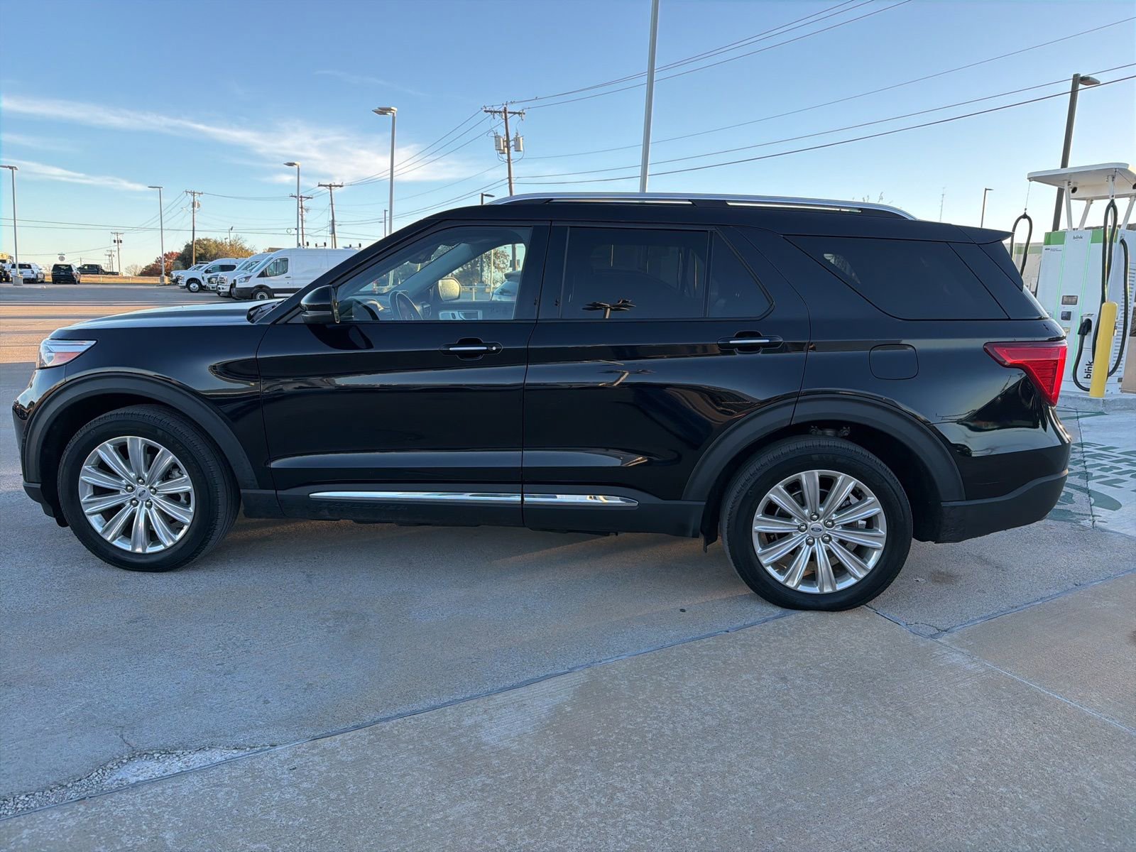 Used 2022 Ford Explorer Limited w/ Limited Technology Package image 6