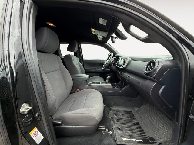 Used 2019 Toyota Tacoma TRD Sport w/ Technology Package image 15