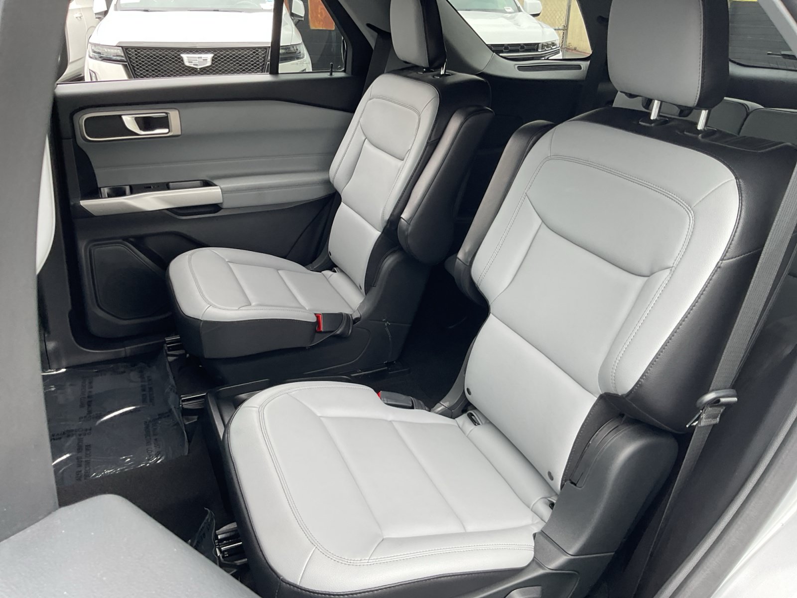 Used 2021 Ford Explorer XLT w/ Equipment Group 202A RWD image 19