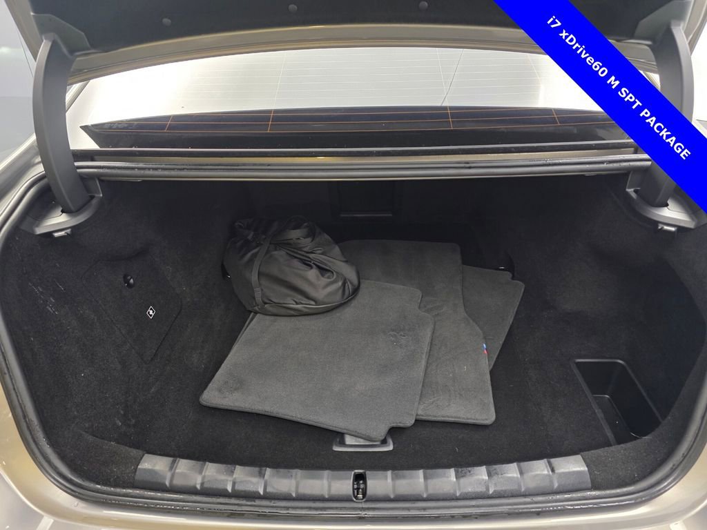 Used 2023 BMW i7 xDrive60 image 17