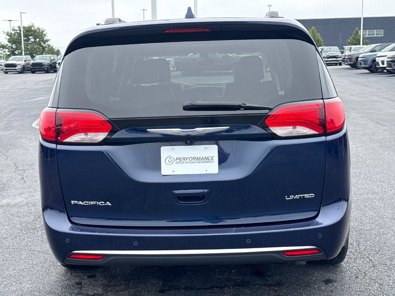Used 2018 Chrysler Pacifica Limited FWD image 4