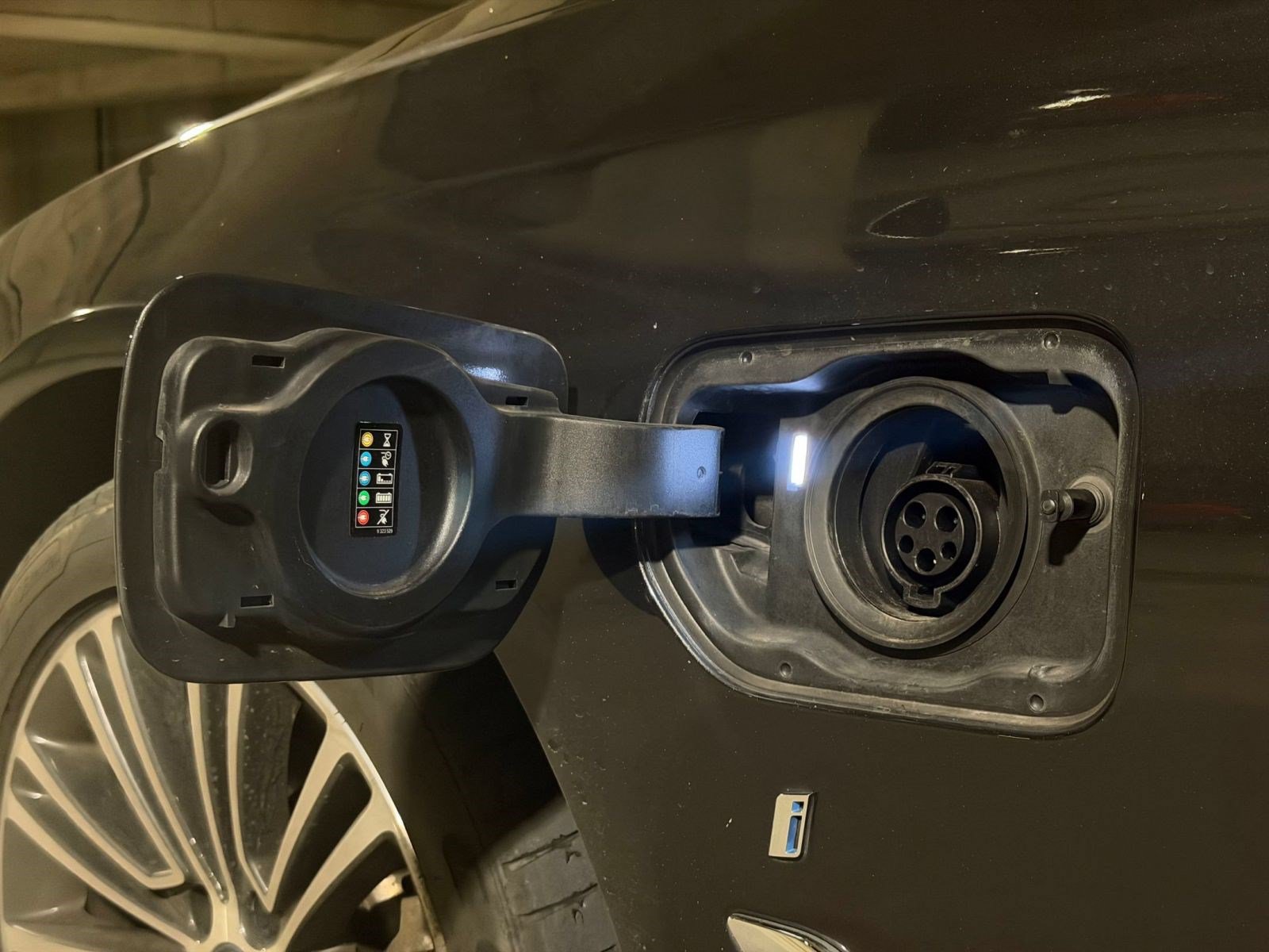 Used 2019 BMW 530e xDrive w/ Executive Package AWD/4WD image 28