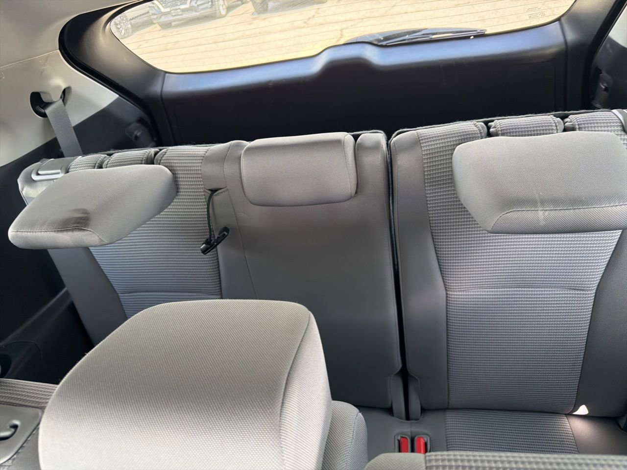 Used 2022 Toyota Highlander LE image 9