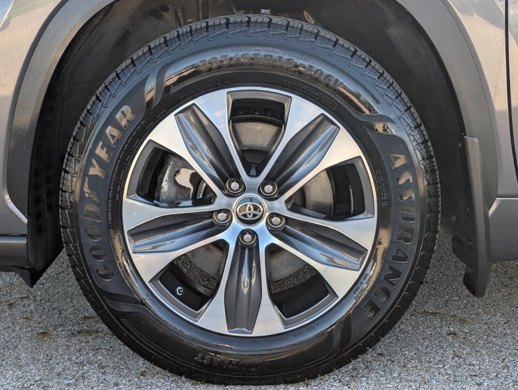 Certified 2022 Toyota Highlander XLE AWD/4WD image 33