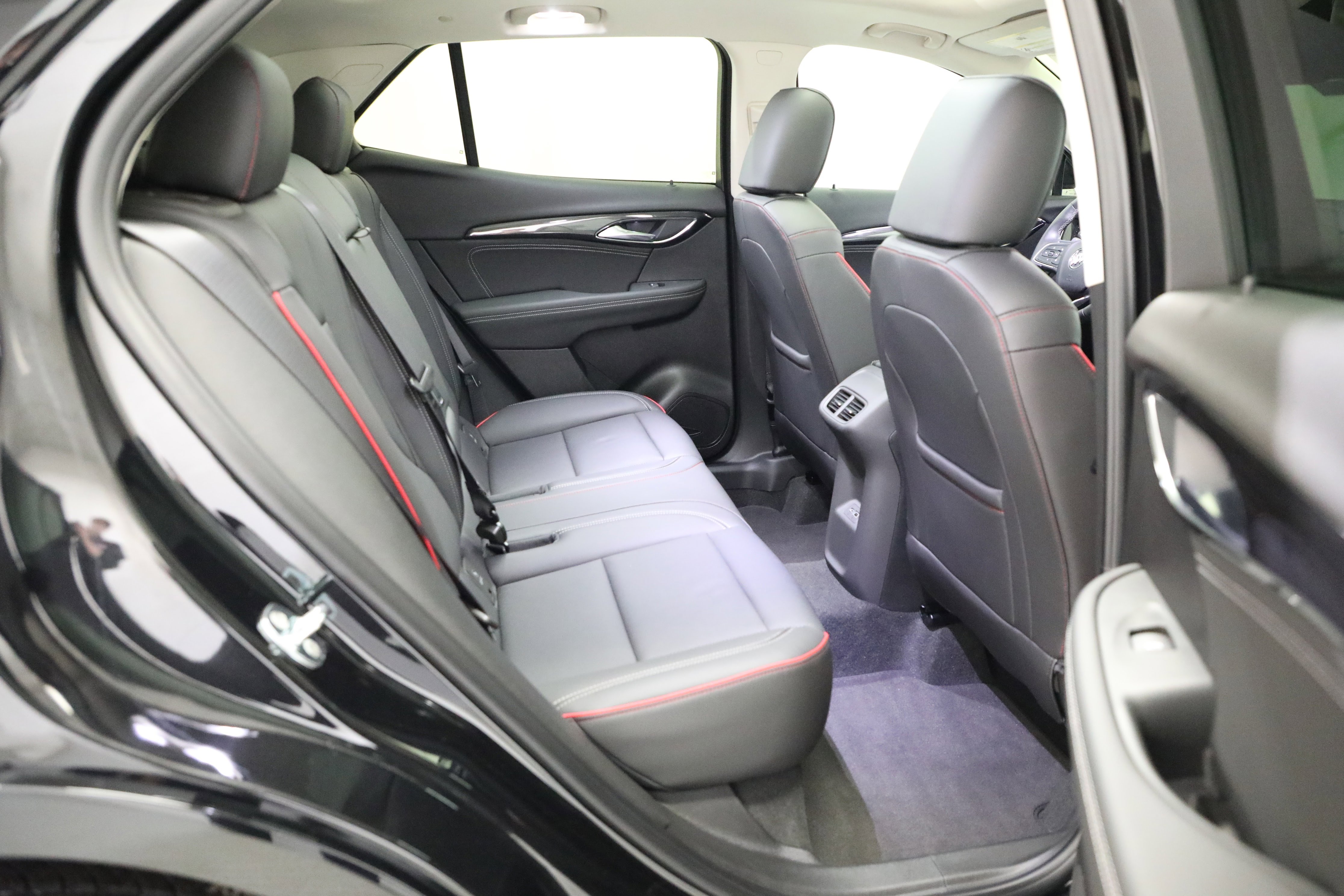 Used 2023 Buick Envision Essence w/ Technology Package I image 16