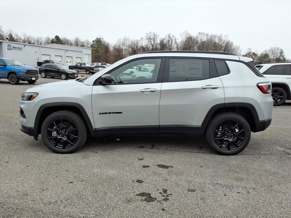 Used 2026 Jeep Compass Latitude AWD/4WD image 5