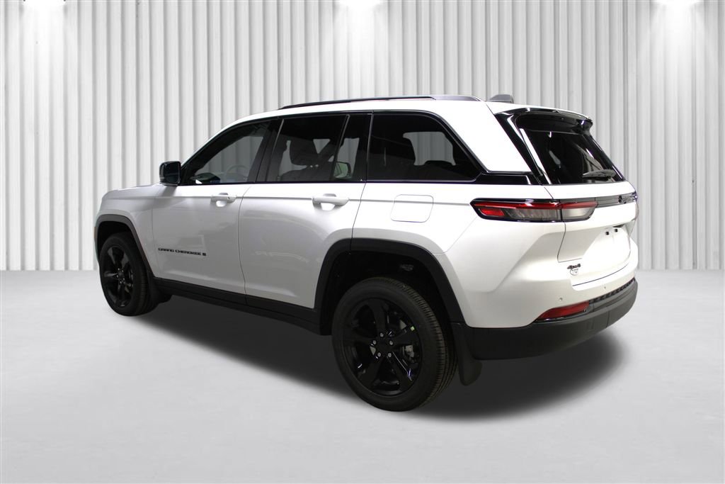 New 2025 Jeep Grand Cherokee Altitude image 5