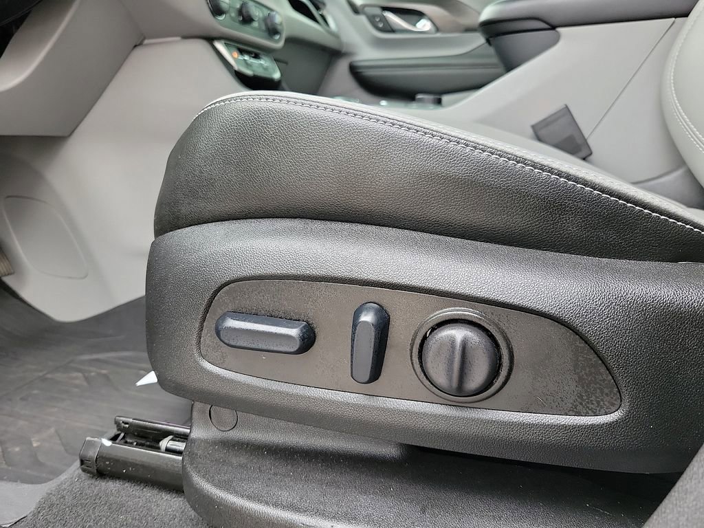 Used 2024 GMC Terrain SLT w/ Tech Package image 12