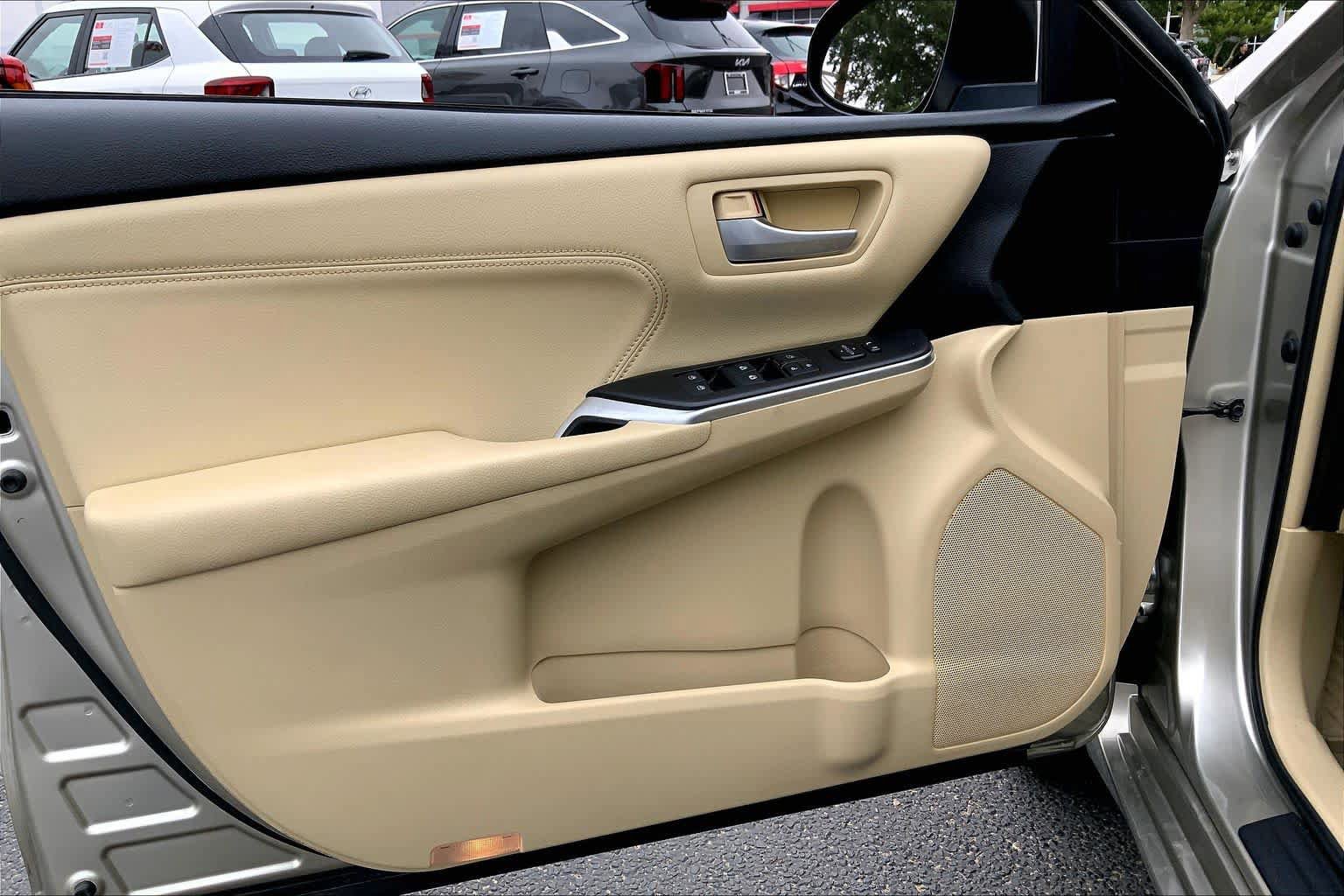 Used 2017 Toyota Camry XLE FWD image 22