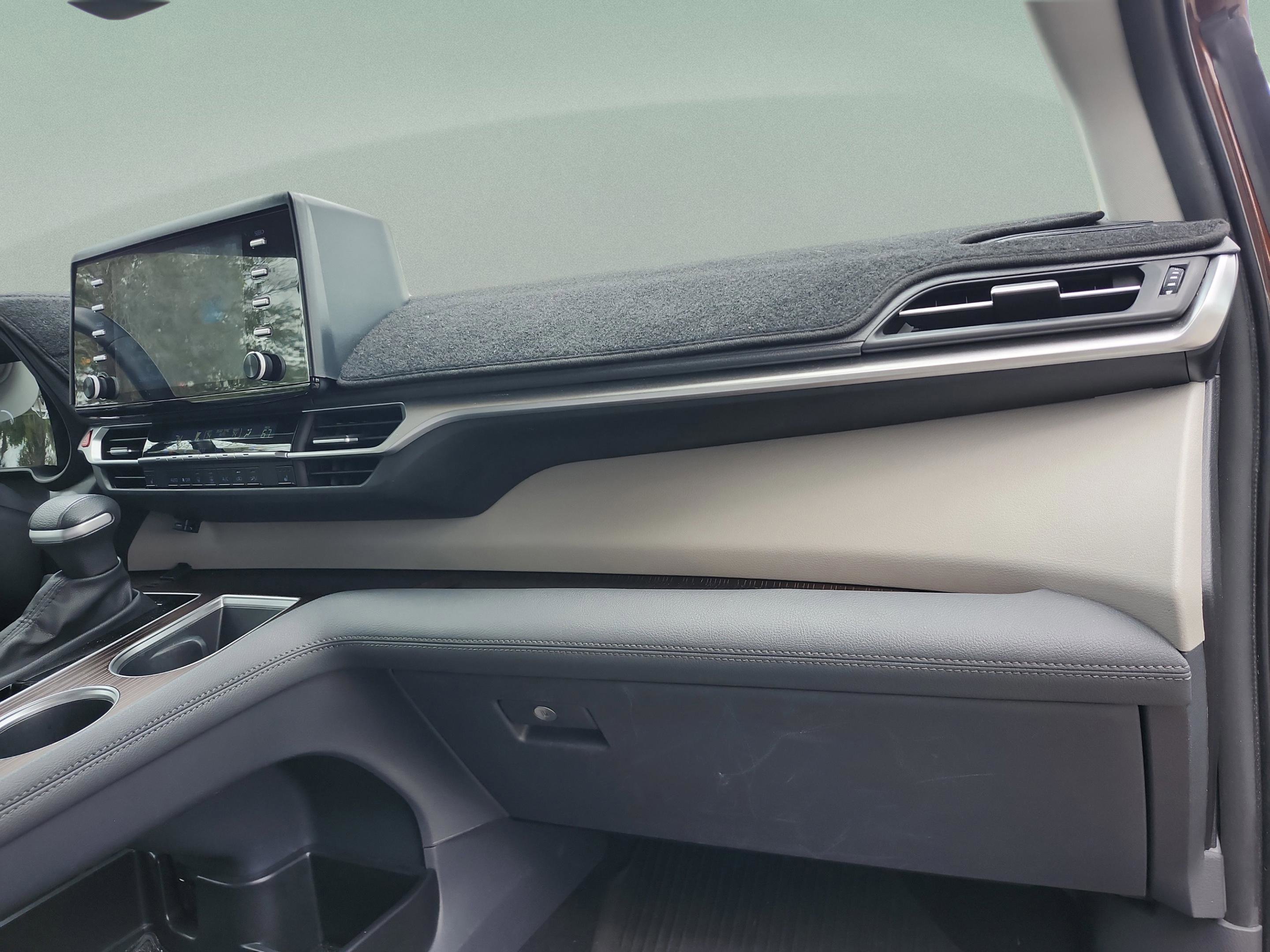 Used 2023 Toyota Sienna XLE image 21