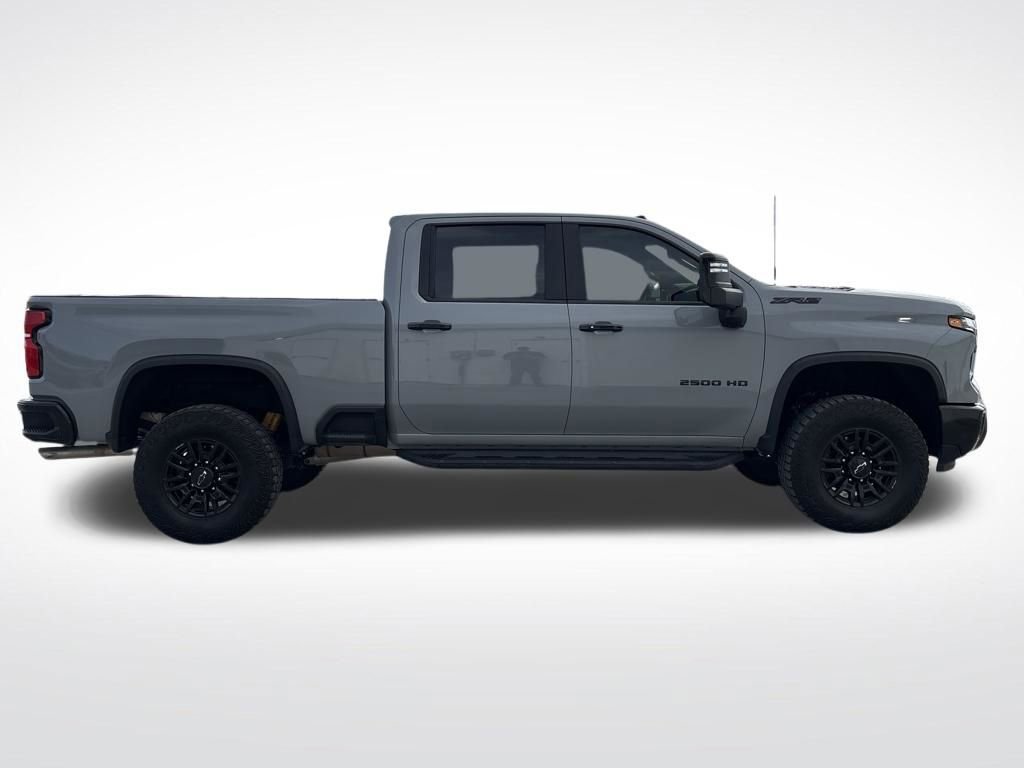 Used 2024 Chevrolet Silverado 2500 ZR2 w/ Technology Package image 8