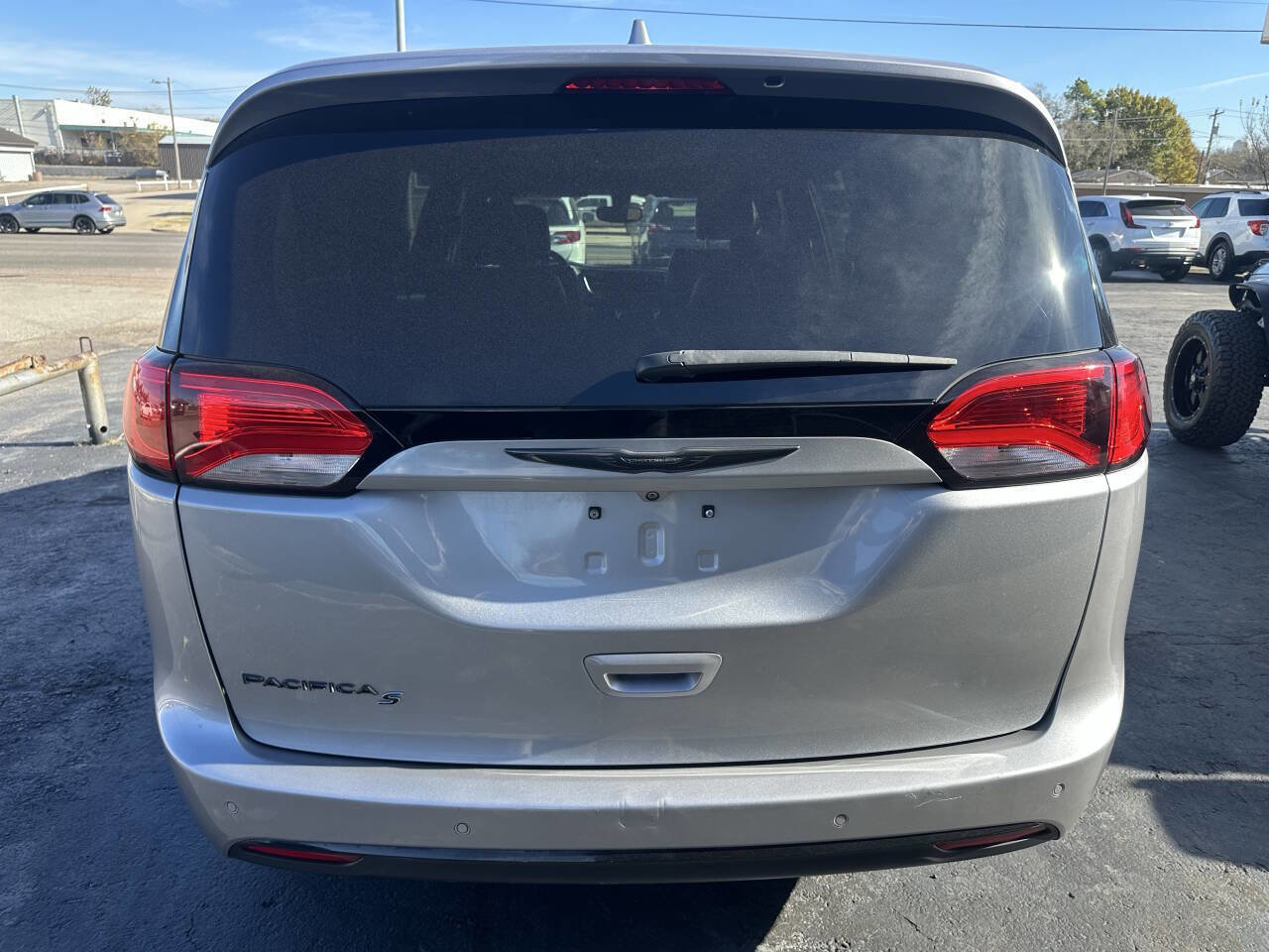 Used 2019 Chrysler Pacifica Touring-L w/ Premium Audio Group image 7